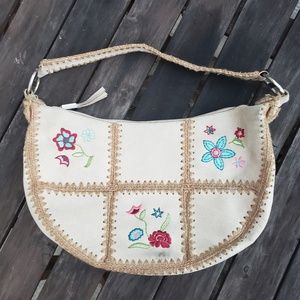 Amazing Bisou Bisou embroidered handbag